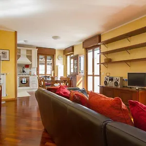 bright-house-with-2-bedrooms-a-unique-terrace.it-lombardy.com/